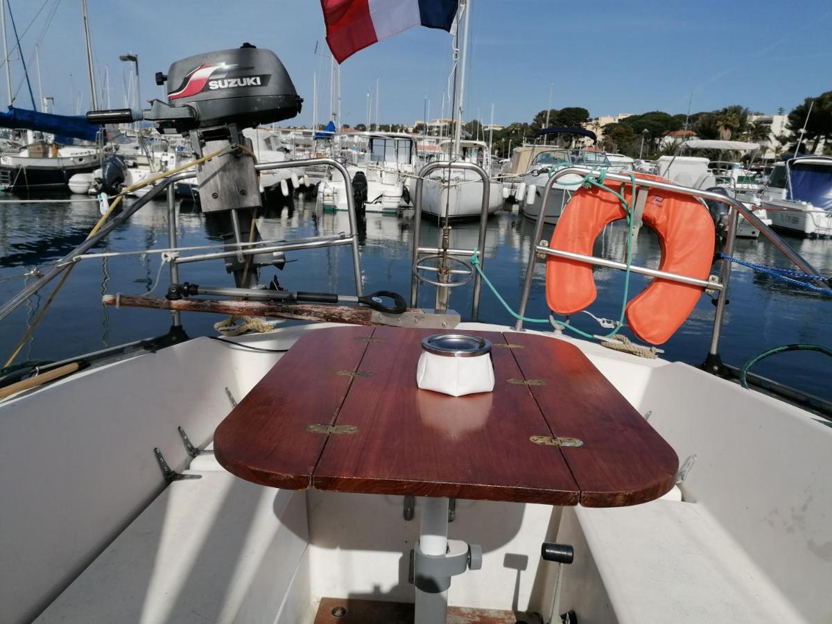 Voilier De Charme A Quai Otel Saint-Raphaël Dış mekan fotoğraf