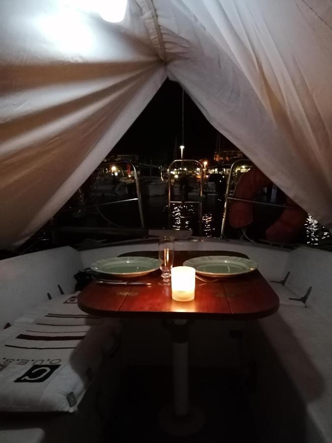 Voilier De Charme A Quai Otel Saint-Raphaël Dış mekan fotoğraf