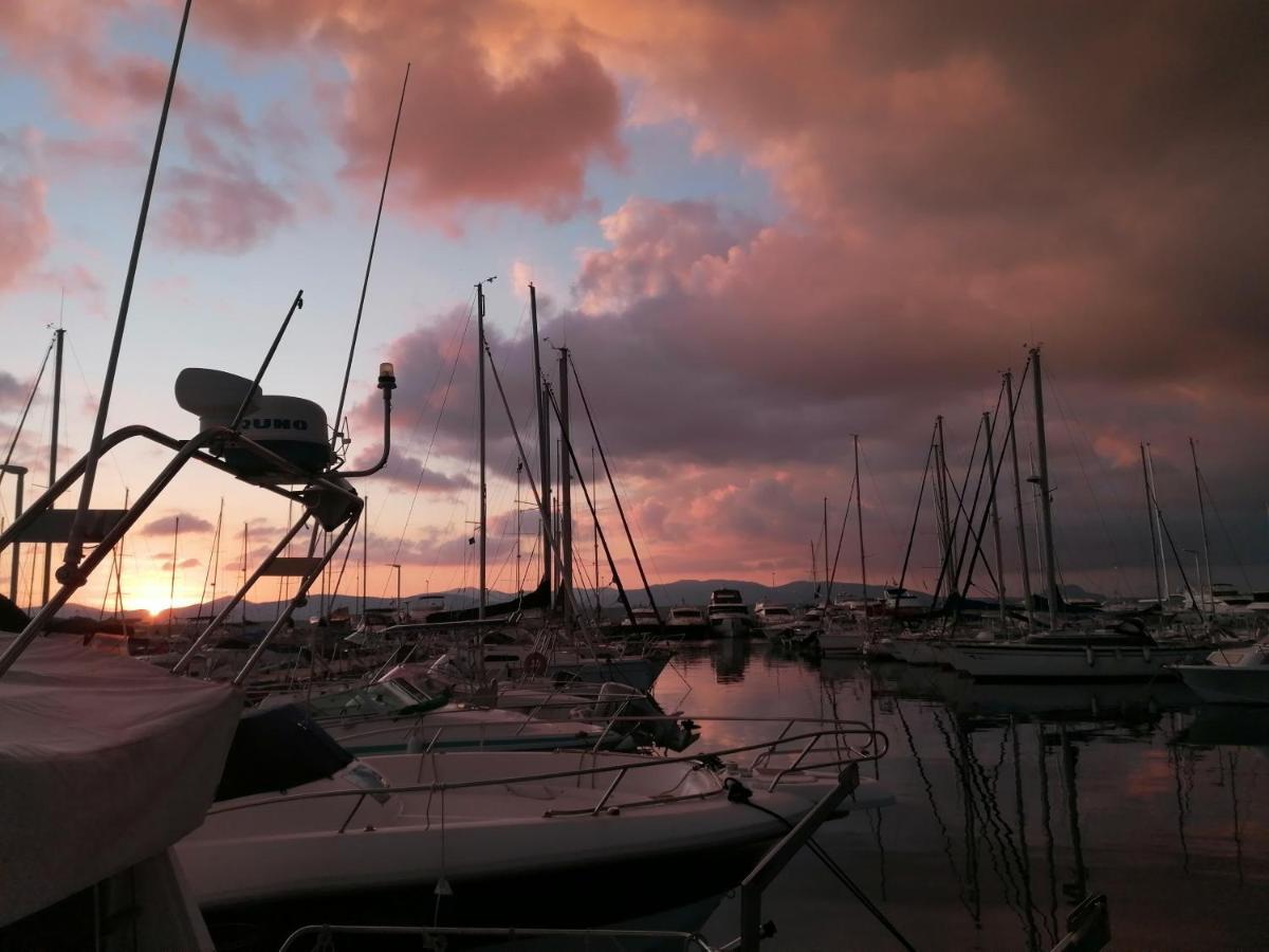Voilier De Charme A Quai Otel Saint-Raphaël Dış mekan fotoğraf