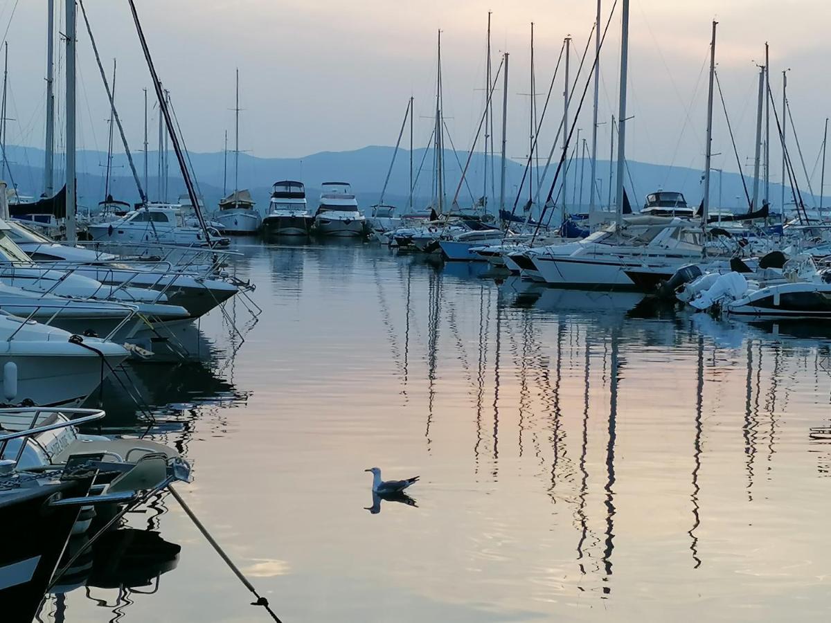 Voilier De Charme A Quai Otel Saint-Raphaël Dış mekan fotoğraf